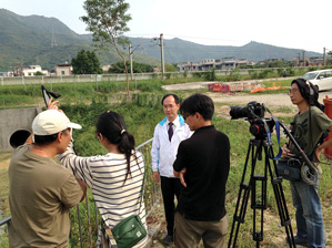 DSD working with RTHK in producing "Meteorology Series IV"