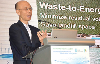 Mr. WONG Kam-sing, Secretary for the Environment, delivering the keynote speech