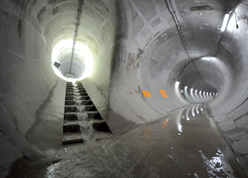 啟用後的荔枝角雨水排放隧道連接隧道及主隧道的接合點