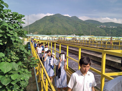 Students visited the facilities at Shatin Sewage Treatment Works