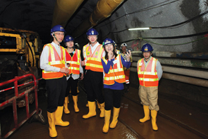 2013年11月举行的北角至湾仔隧道贯通仪式暨工地参观活动