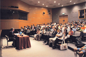 本署前副署長徐偉先生在「科學為民」服務巡禮進行公開演說