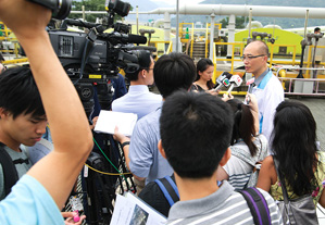 A media briefing was arranged on 8 October 2013 at Shatin STW on the Environmental Sludge Treatment Scheme developed on the technology of co-settling.