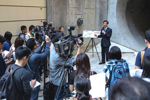 2014年3月27日，渠務署舉行周年傳媒簡報會，署長鍾錦華先生在會上向傳媒介紹本署最新的防洪工作。