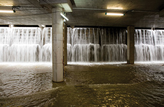 跑馬地地下蓄洪池的可調式溢流堰