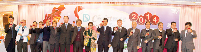 同事於聖誕聯歡會盡興而歸