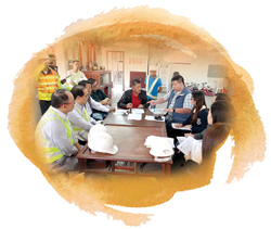 渠務署人員與村民會面