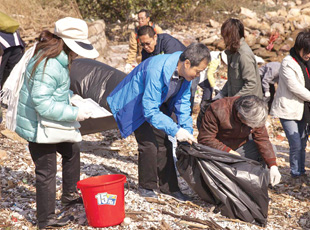 Our Staff Club, Volunteer Team, and Green Champions co-organised the “Join Hands to Clean Shoreline”, which was supported by more than 70 colleagues, their families and friends, as well as our working partners
