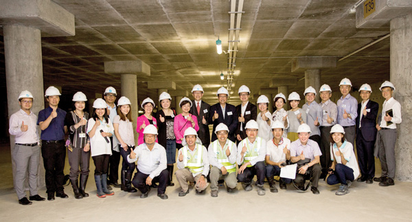 Wan Chai District Council Members visited HVUSSS on 18 May 2016