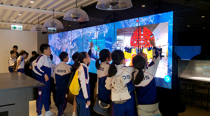 Primary school students visiting Lai Chi Kok Drainage Tunnel