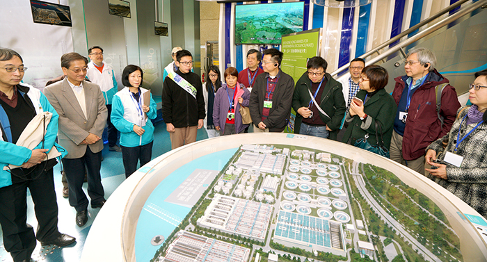 A Blue-Green Ambassador (fourth left, front row) explaining DSD’s work to the public