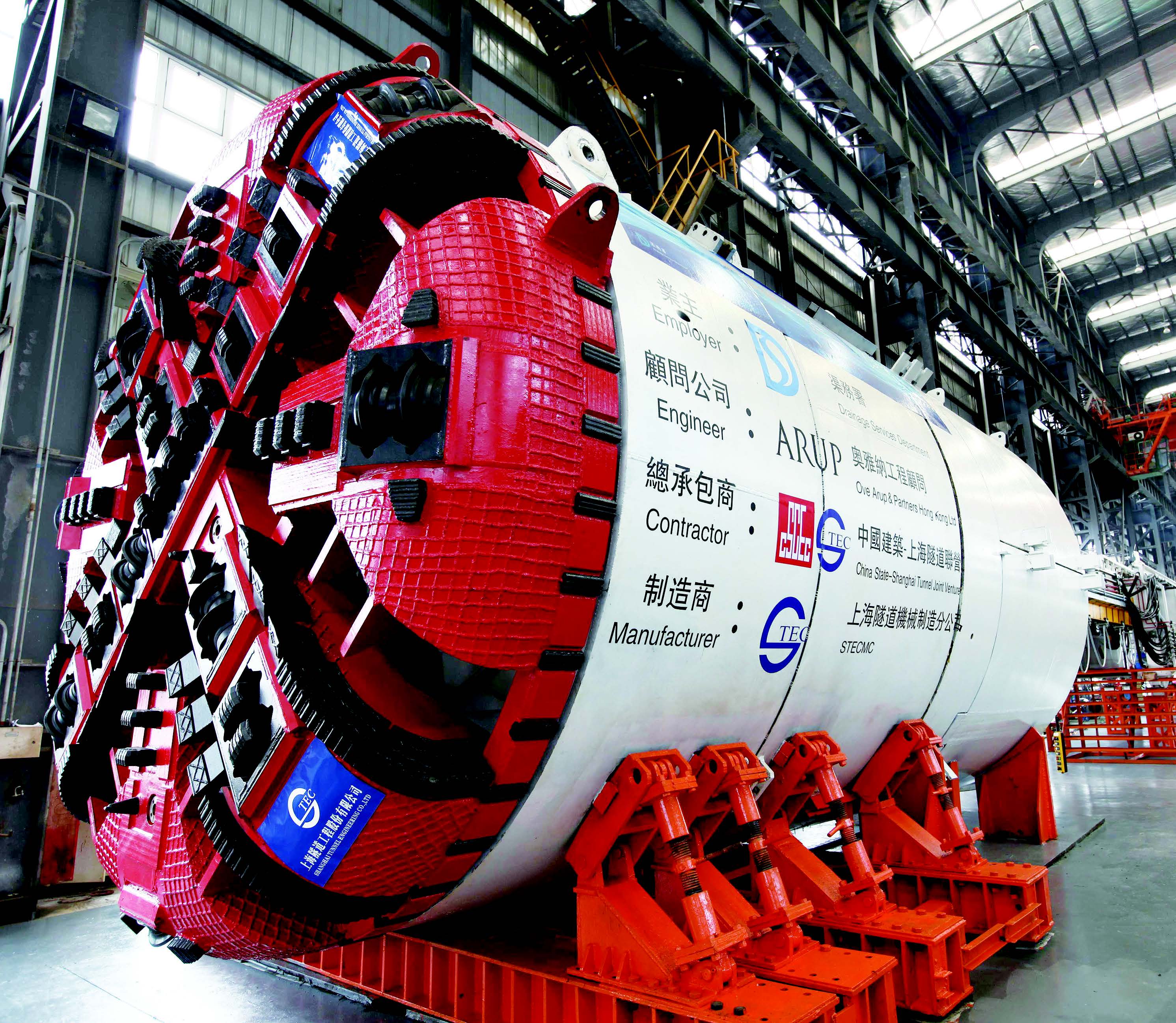 Tunnel boring machine used for interconnection tunnel construction