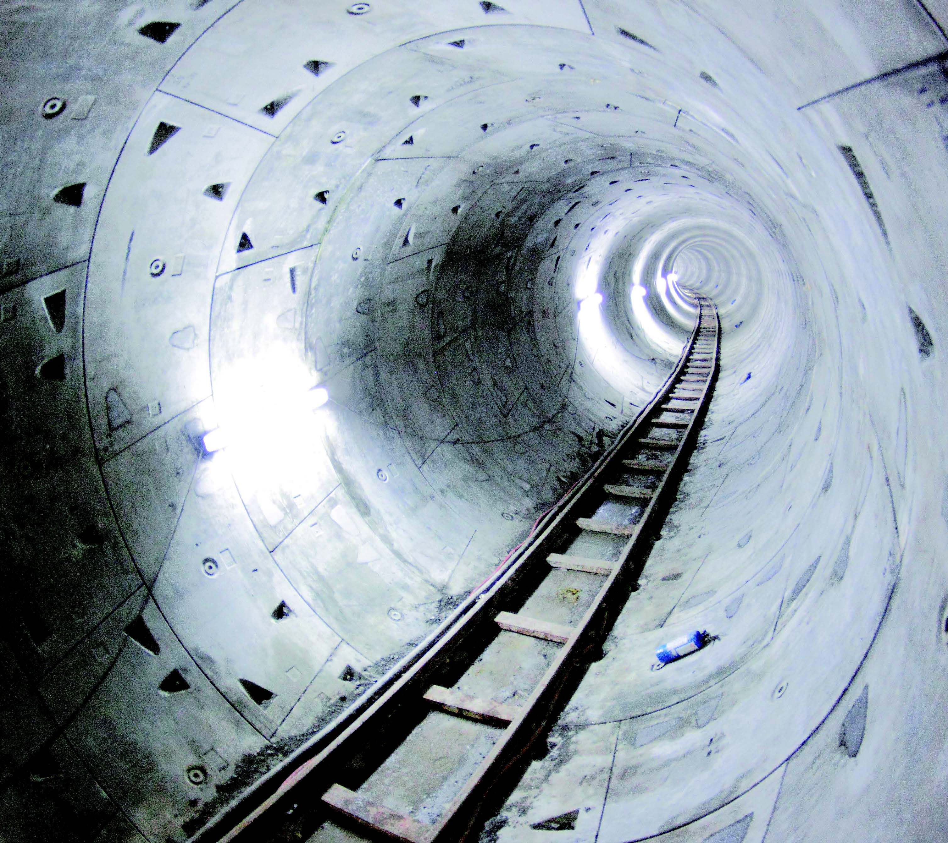 Interior structure of interconnection tunnel