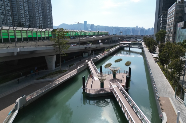渠務署署長接受水務專業雜誌及英國水務顧問專訪 - 香港綜合防洪管理策略