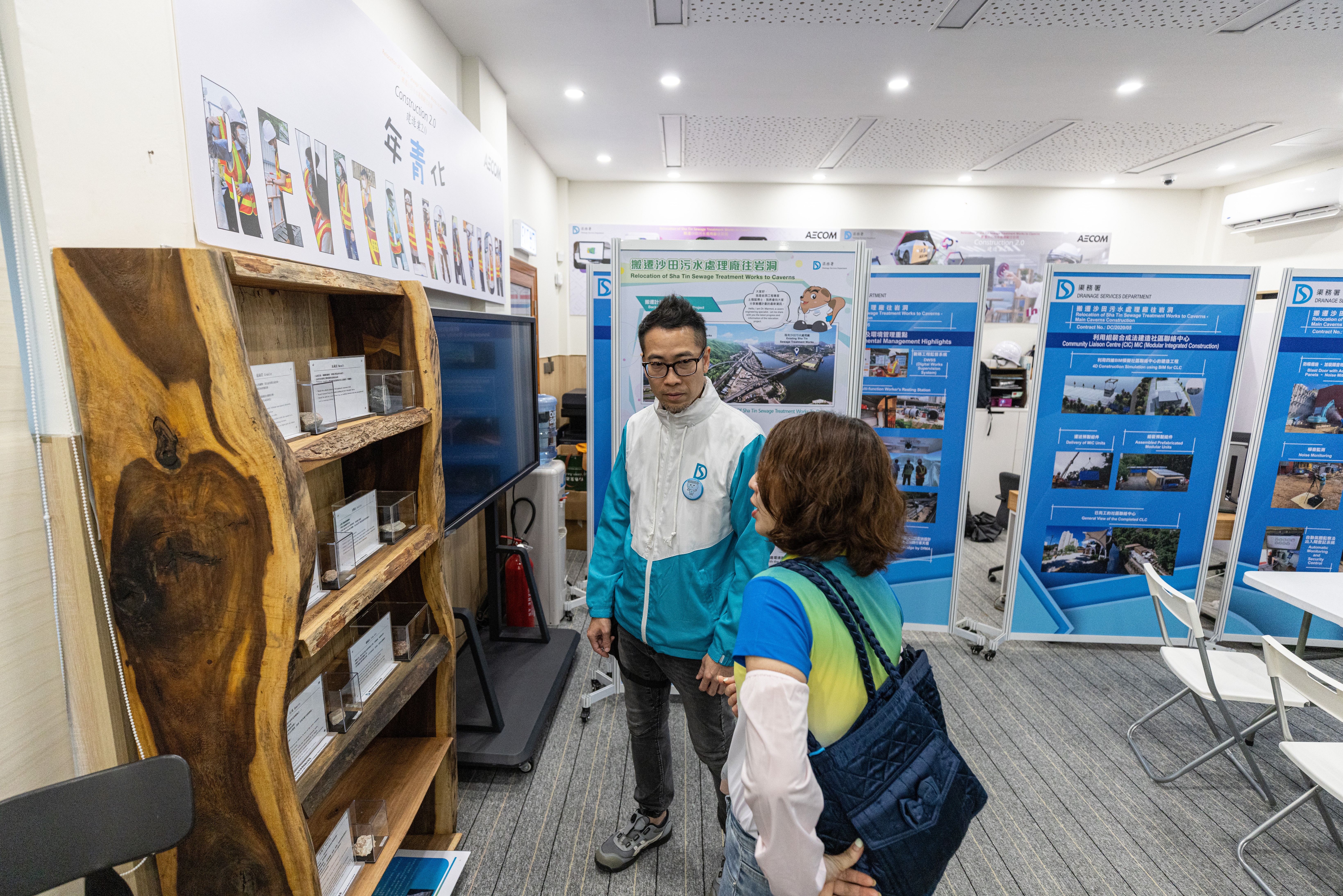 DSD Engineer introduced the categories of rock to participants