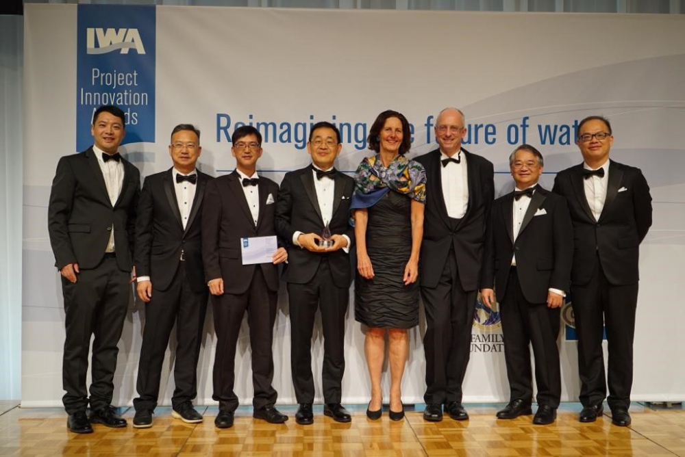 With great support from DSD, the “SANI technology (Sulphate reduction,
Autotrophic denitrification and Nitrification Integrated)”, developed by the
Hong Kong University of Science and Technology, was awarded the 2018
IWA Project Innovation Awards Bronze Medal Award for “Breakthroughs in
R&D” for its great contribution to sewage treatment throughout the world,
especially in coastal cities. caption