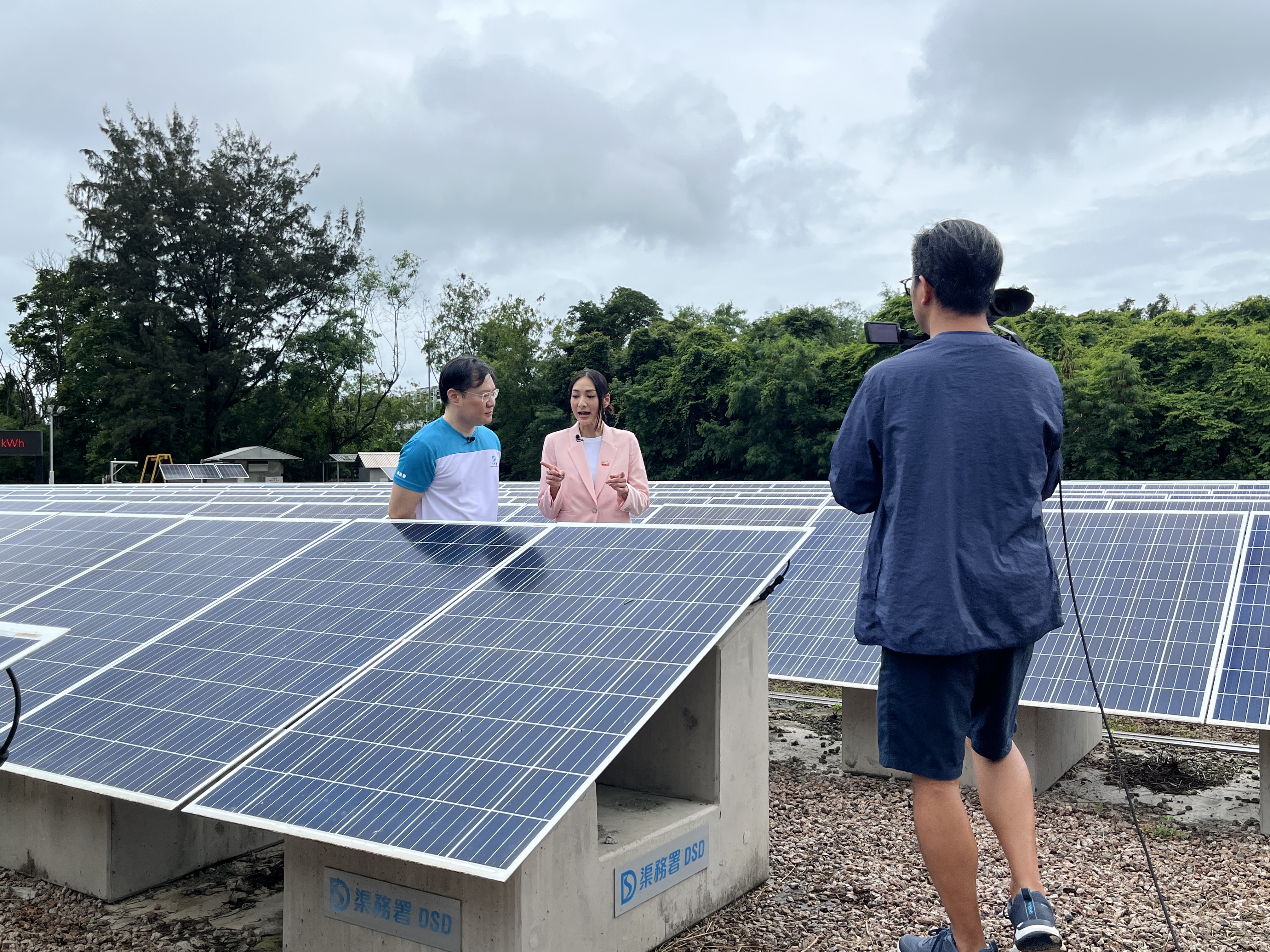DSD Senior Electrical & Mechanical Engineer, Mr SHUM Ching-nam, toured around the solar farm at Siu Ho Wan Sewage Treatment Works with the reporter