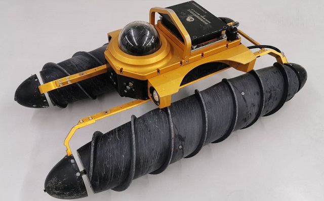 渠务署积极运用新科技提升排水系统保养及维修工作的效率和安全。图示渠务署引入的遥距控制操作管网检测机械人「声探」。