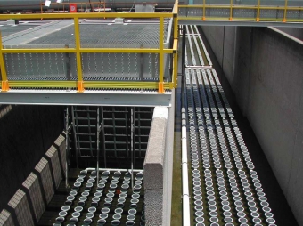 曝氣池池底的空氣擴散器