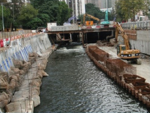 The river bed deepening works near Nga Tsin Wai Tsuen and Tung Tau（II）Estate have been completed. The river bed deepening works near Lok Sin Tong Wong Chung Ming Secondary School and Ng Wah Catholic Primary and Secondary Schools are in progress.