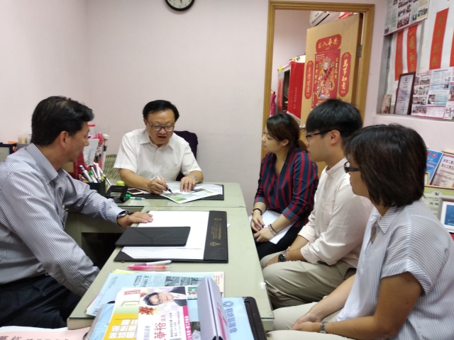 The project team of DSD, the engineering consultants and the contractor introduced the latest progress of the project to Kwun Tong District Council members Mr. Tang Wing-chun and Mr. Chan Wah-yu, Nelson in July, and listened to their views.