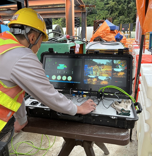 Robot operator could control and monitor “Lung Mun Three Brothers” remotely at ground level