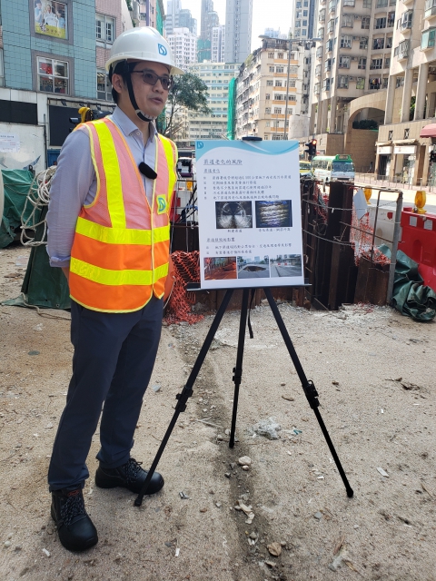DSD Engineer Mr CHEN Ka-yin introduced the project of rehabilitation of underground stormwater drains and sewers