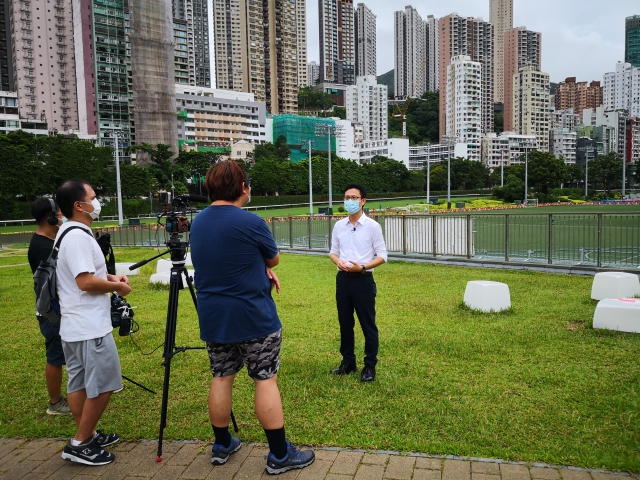 Mr Tommy WONG Tak-shing, DSD Senior Engineer, gave interviews to RTHK’s programme, “Environment and Health”