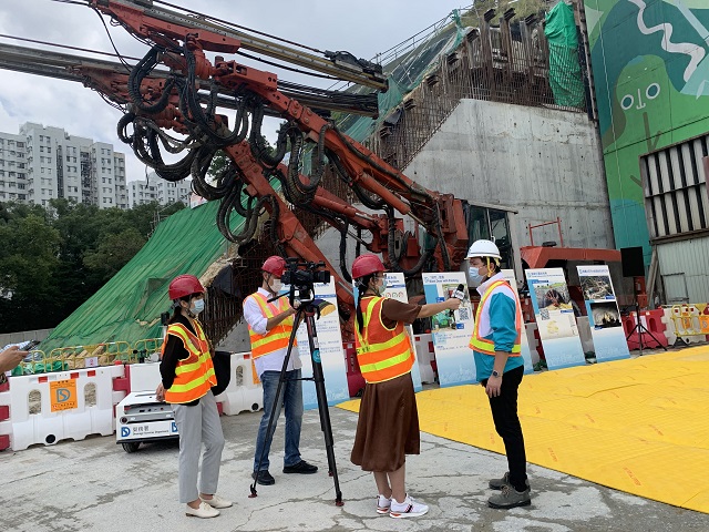 媒体于「搬迁沙田污水处理厂往岩洞」工程工地参观及进行采访