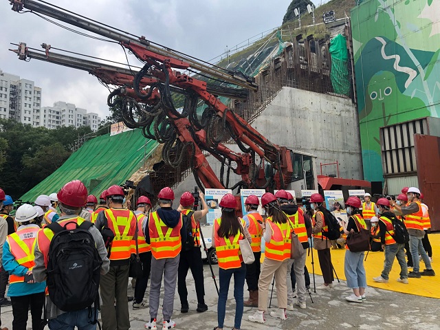 媒体于「搬迁沙田污水处理厂往岩洞」工程工地参观及进行采访