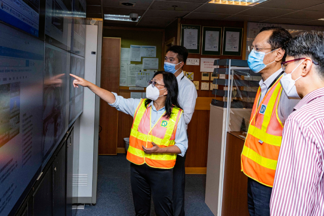 The Director of Drainage Services, Ms Alice Pang (first left), visited the Emergency Control Centre of the Drainage Services Department today (May 12) to understand the real-time conditions of the major drainage channels, stormwater intakes, drainage tunnels and underground stormwater storage tanks through the real-time monitoring system, with a view to ensuring the flood prevention facilities functioning properly.