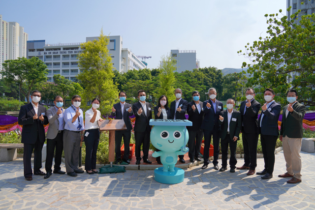 整個工程團隊包括渠務署同事、顧問公司及承建商團隊亦都一同參與這次的簽約儀式，展現團隊合作無間的精神及分享這值得紀念的時刻