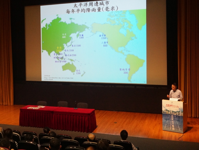 Engineer of DSD, Mr Keith LEUNG Kin-kei, introduced the concept of river revitalisation in a lecture under “Science in the Public Service”