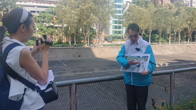 渠務署工程師梁建基先生介紹規劃中的活化河道工程