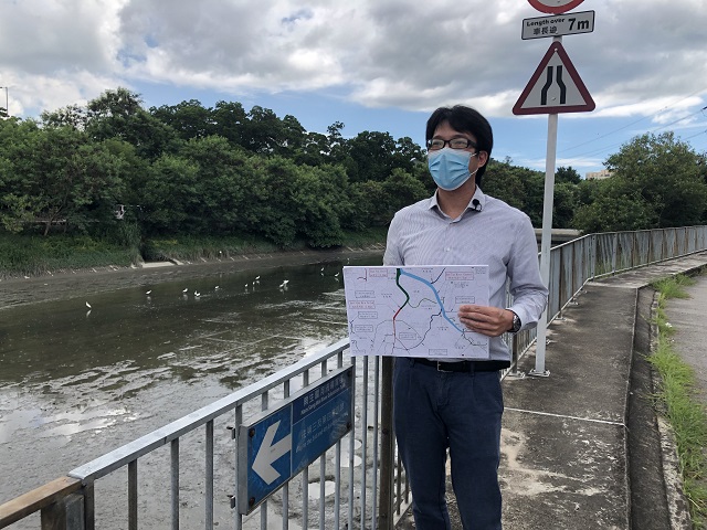 Mr Patrick NG Yat-fei, DSD Engineer, said that Yuen Long Bypass Floodway had effectively reduced flood risk of Yuen Long Town