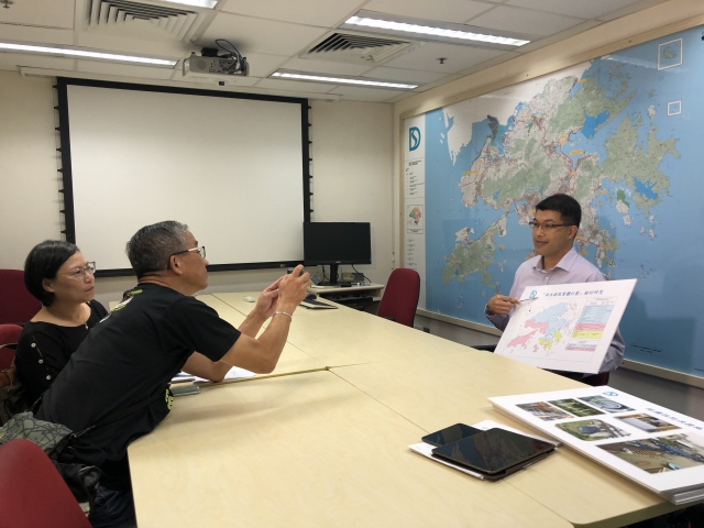 Mr WOON Leung-him, the Senior Engineer of DSD, introduced DSD’s flood prevention planning to the reporters