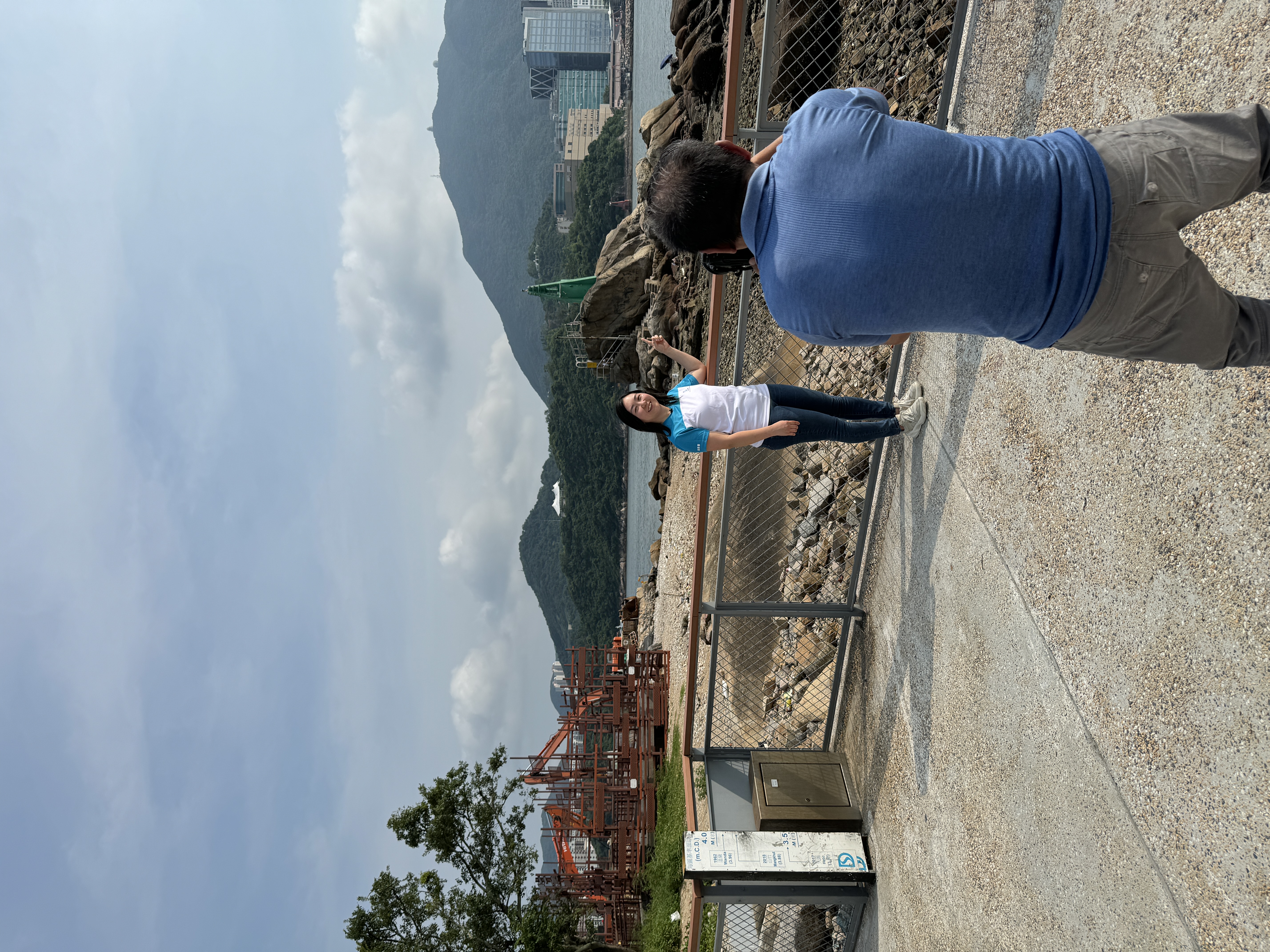 DSD Engineer, Ms Eugene QUI Yujing, mentioned that mountains and water have been chosen as part of the design elements for the thematic manhole covers in Lei Yue Mun, which represented the geographical environment of Lei Yue Mun Village surrounded by mountains and rivers