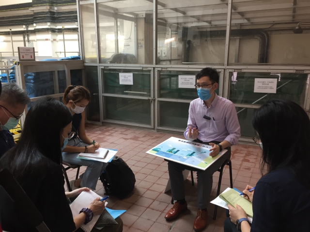 DSD Engineer, Mr CHEUNG Fei-kit, briefly described the overall flood prevention strategy of Hong Kong at the pumping station of Tai Hang Tung Stormwater Storage Tank