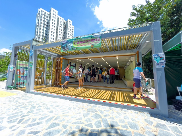 The Drainage Services Department (DSD) holds the Relocation of Sha Tin Sewage Treatment Works to Caverns - Community Liaison Centre Open Day today (August 27) and tomorrow (August 28), facilitating members of the public to learn about the cavern project and the work of the DSD in sewage treatment and flood prevention.