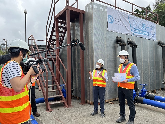 The Director of Drainage Services, Ms Alice PANG was interviewed by RTHK’s TV programme “Hong Kong Connection”