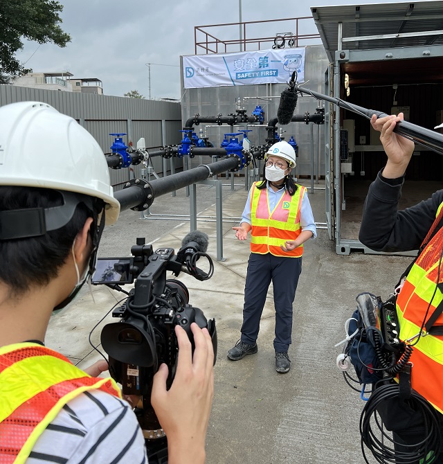 The Director of Drainage Services, Ms Alice PANG was interviewed by RTHK’s TV programme “Hong Kong Connection”