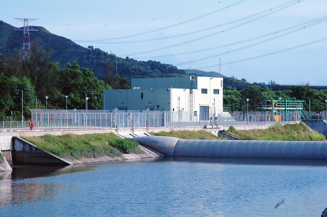 Low flow pumping station and inflatable dam are installed at the downstream end to control the water level of the Bypass Floodway and to prevent river water from flowing back into the Bypass Floodway
