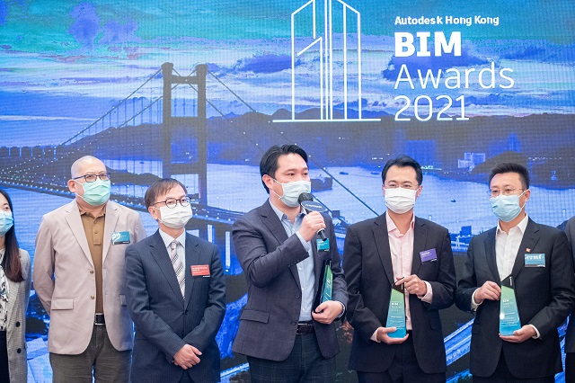 渠務署總工程師梁家聰先生（中）在頒獎禮上致辭