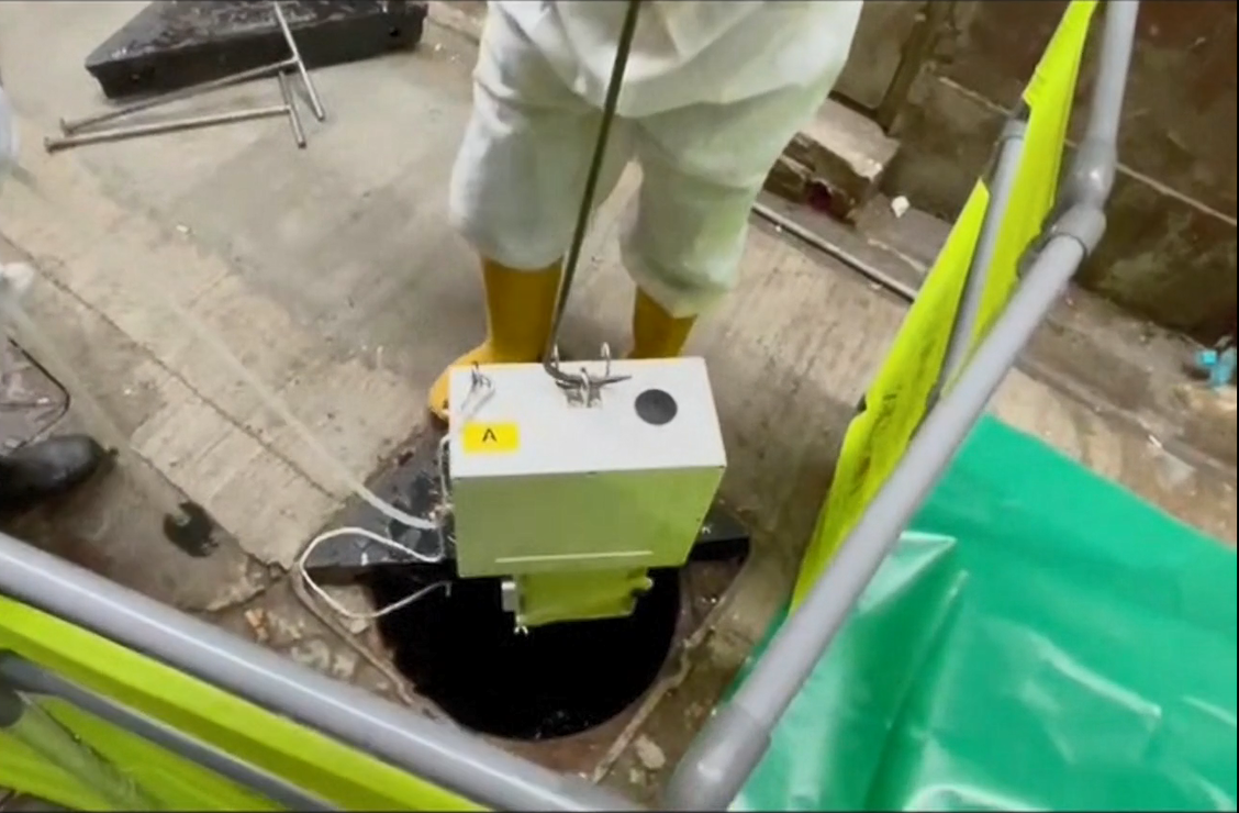 A customisable in-manhole sampling robot for sewage surveillance